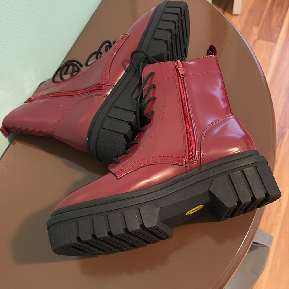 Guess Lug sole combat boots Woman’s size 9 $40 - Picture 5 of 6